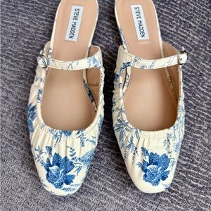 Steve Madden Gemah Cream and Blue Floral Women's Fabric Mules Size 9